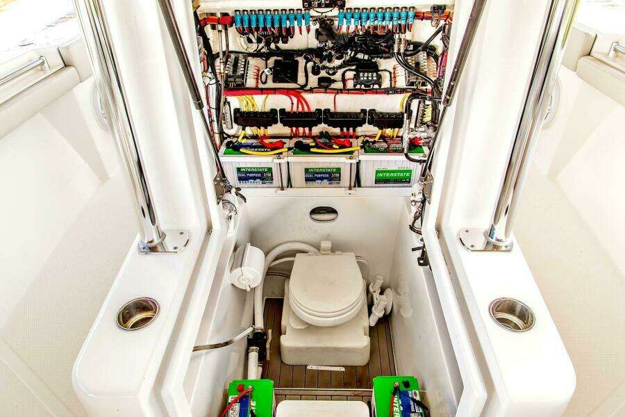 33ft Front Runner Yacht For Sale