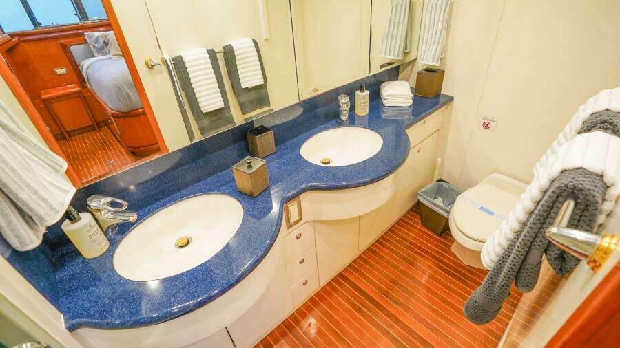 Electrified 82ft Motor Yacht Yacht For Sale