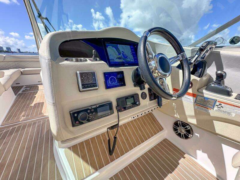 33ft Regal Yacht For Sale