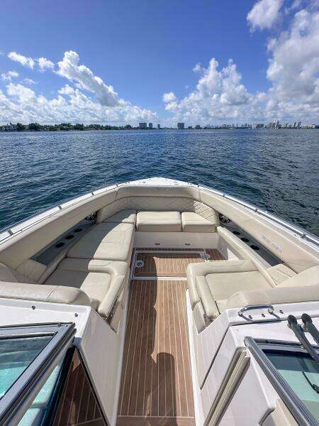 33ft Regal Yacht For Sale