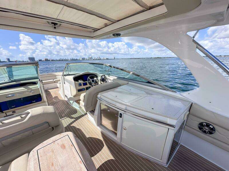 33ft Regal Yacht For Sale