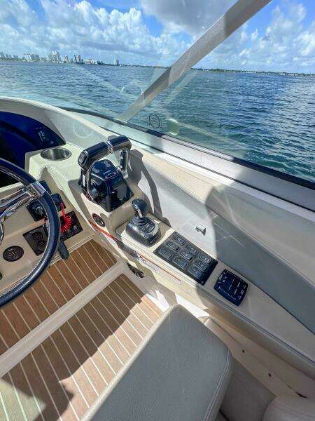 33ft Regal Yacht For Sale