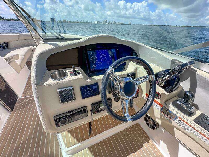 33ft Regal Yacht For Sale