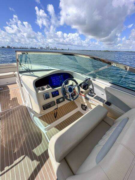 33ft Regal Yacht For Sale