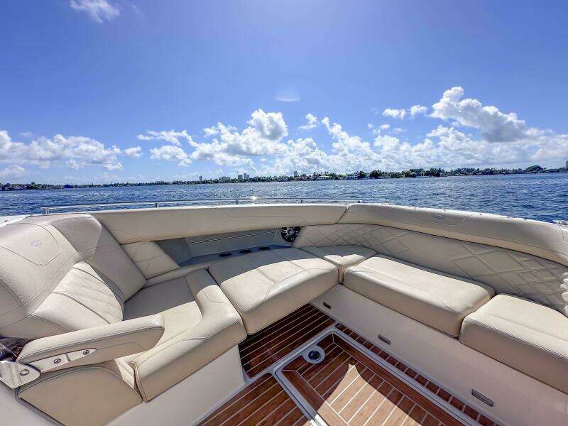 33ft Regal Yacht For Sale
