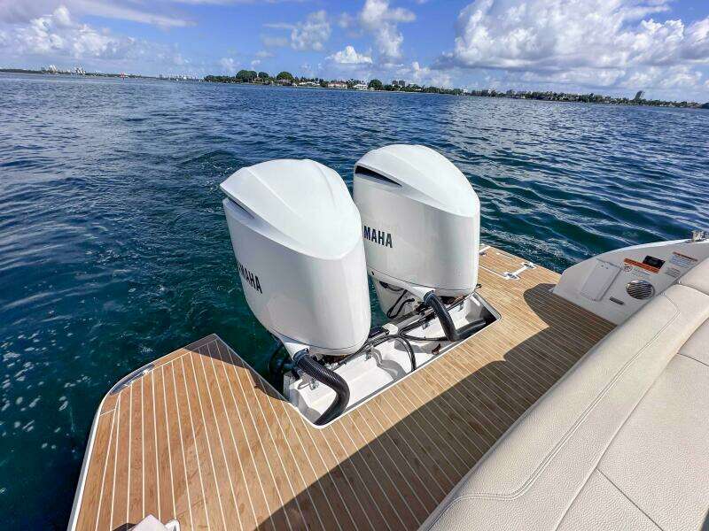 33ft Regal Yacht For Sale