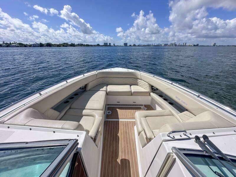 33ft Regal Yacht For Sale