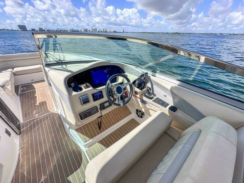 33ft Regal Yacht For Sale