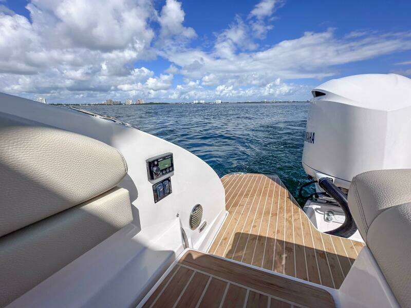 33ft Regal Yacht For Sale