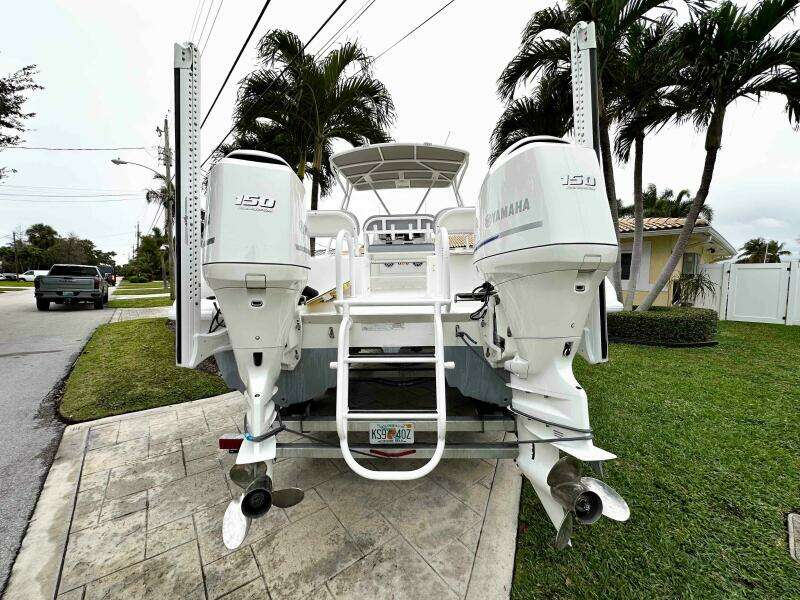 26ft Twin Vee Yacht For Sale