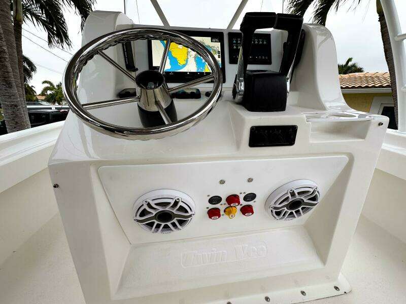 26ft Twin Vee Yacht For Sale