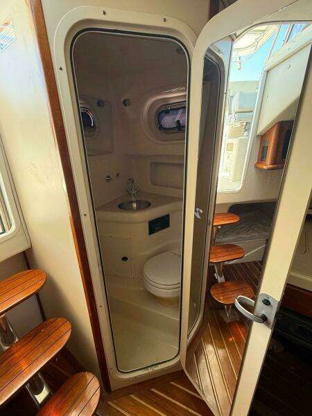 33ft Pursuit Yacht For Sale