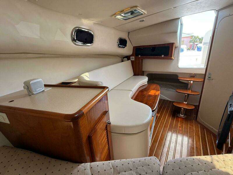 33ft Pursuit Yacht For Sale