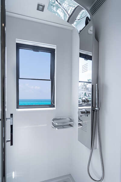 2017 Overblue 58 Powercat