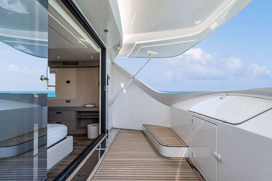 2017 Overblue 58 Powercat Hydraulic Opening