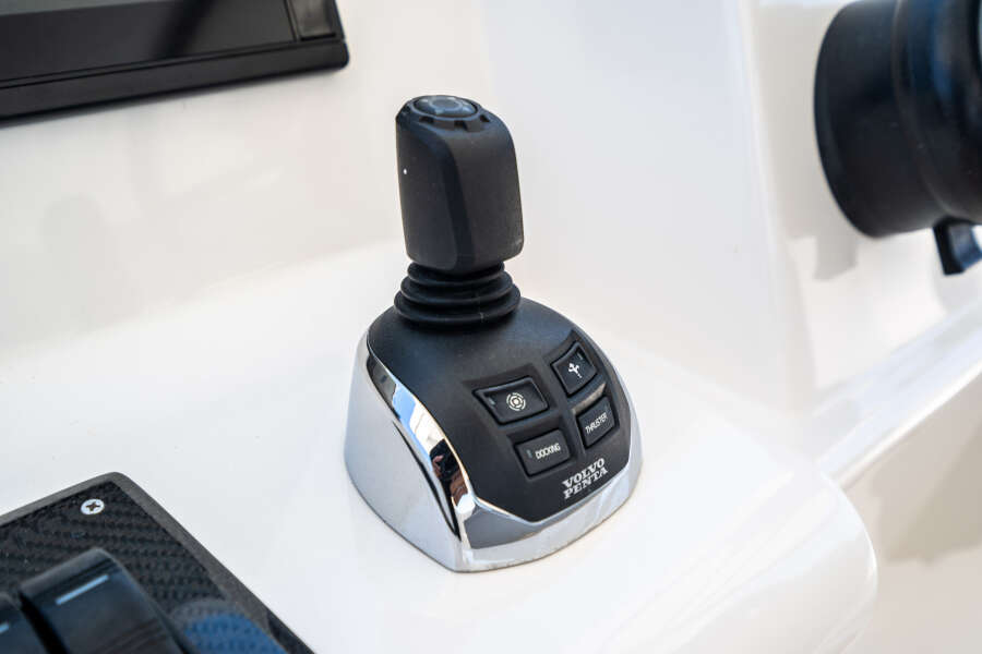 2017 Overblue 58 Powercat