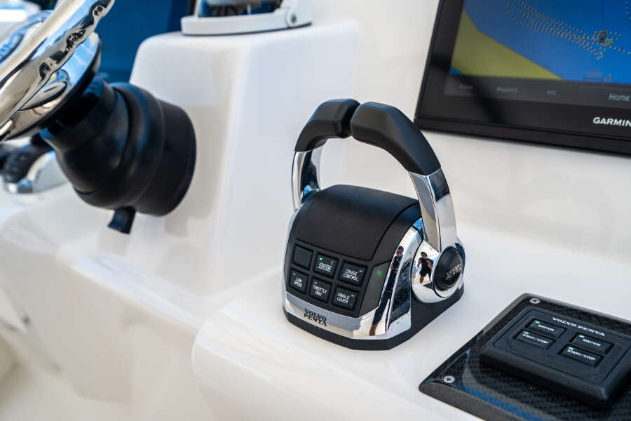 2017 Overblue 58 Powercat