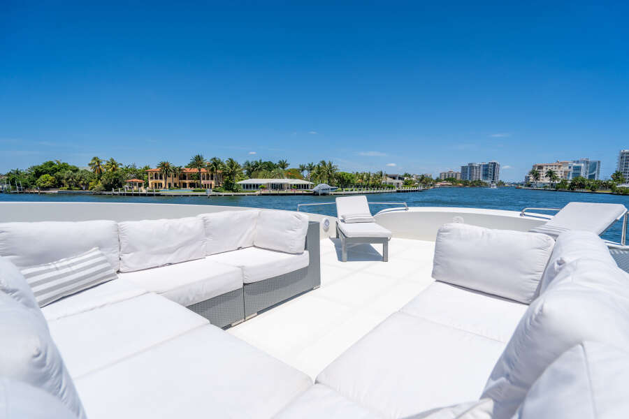 2017 Overblue 58 Powercat Sun Lounge