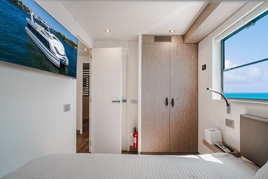 2017 Overblue 58 Powercat