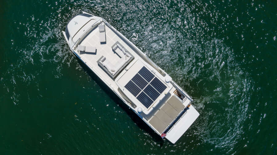 2017 Overblue 58 Powercat Solar Panels