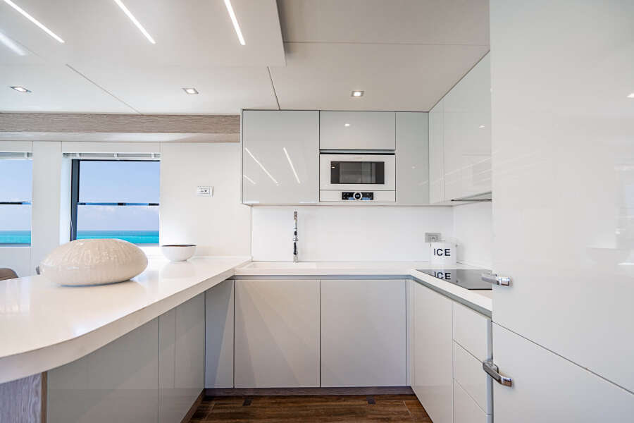 2017 Overblue 58 Powercat