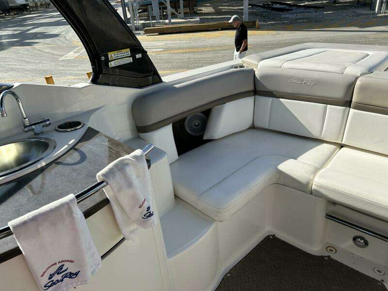 KNOT 2 BAD 28ft Sea Ray Yacht For Sale
