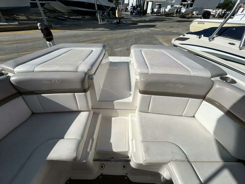 KNOT 2 BAD 28ft Sea Ray Yacht For Sale