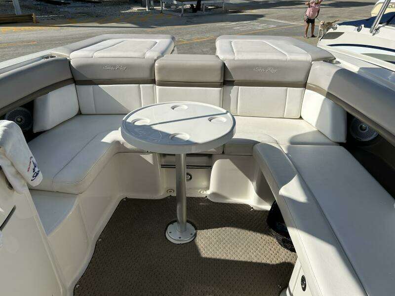 KNOT 2 BAD 28ft Sea Ray Yacht For Sale
