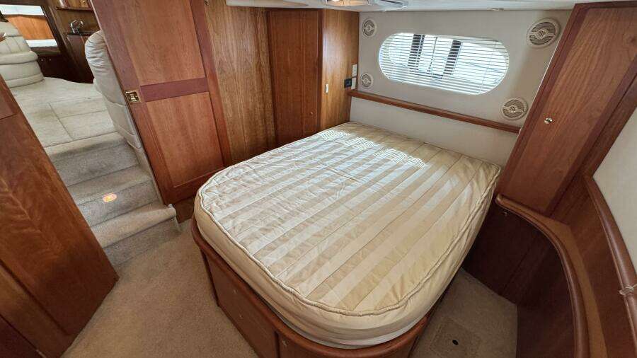Full Beam Aft Owner's Suite
