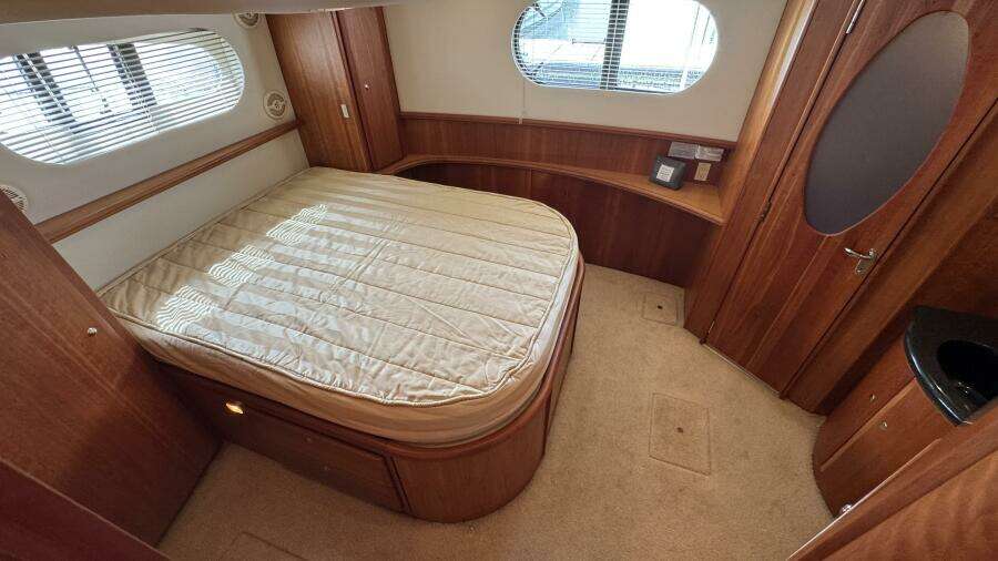 Full Beam Aft Owner's Suite