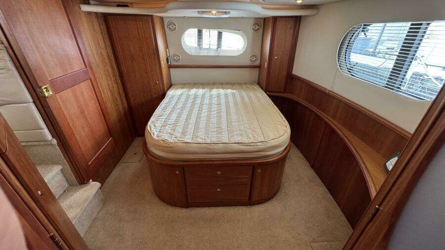 Full Beam Aft Owner's Suite
