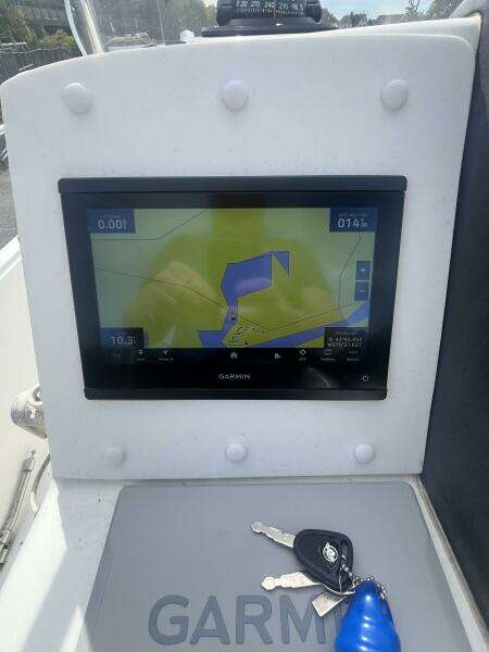 23ft Boston Whaler Yacht For Sale
