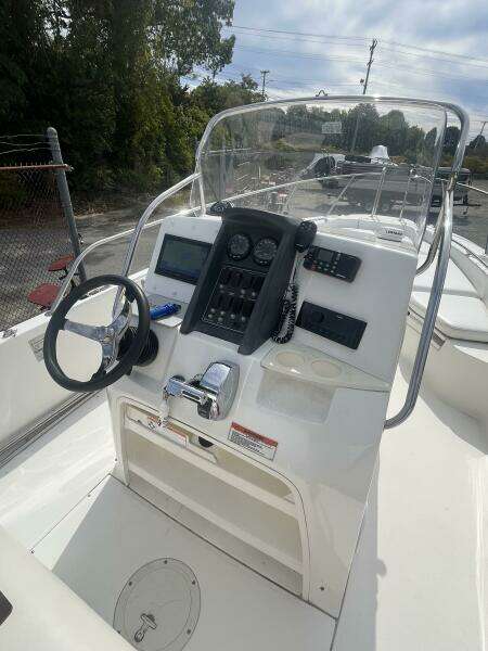 23ft Boston Whaler Yacht For Sale