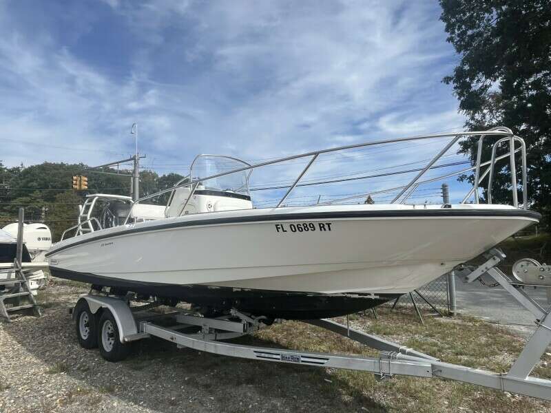 23ft Boston Whaler Yacht For Sale