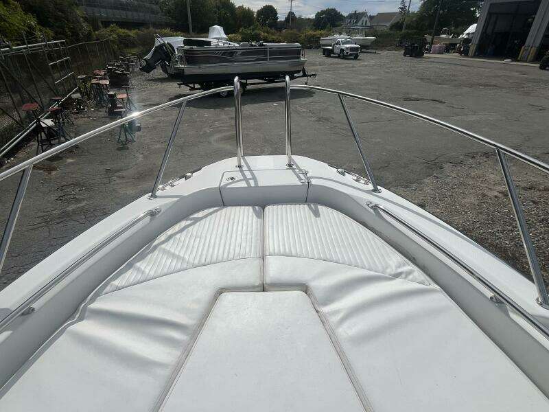 23ft Boston Whaler Yacht For Sale