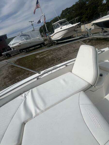 23ft Boston Whaler Yacht For Sale