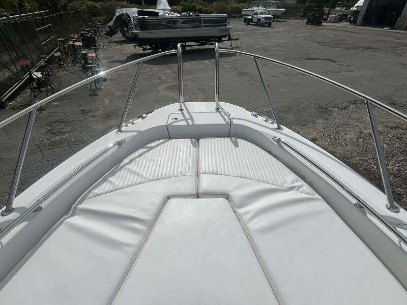 23ft Boston Whaler Yacht For Sale