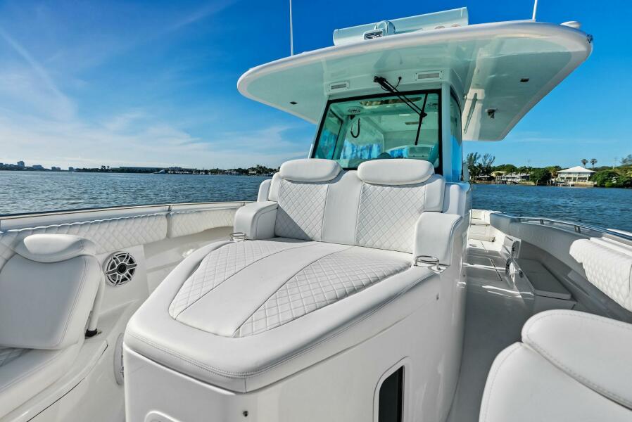 42' 2023 HCB 42 Lujo