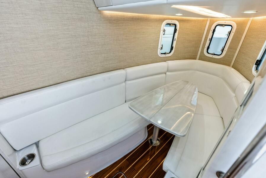 42' 2023 HCB 42 Lujo