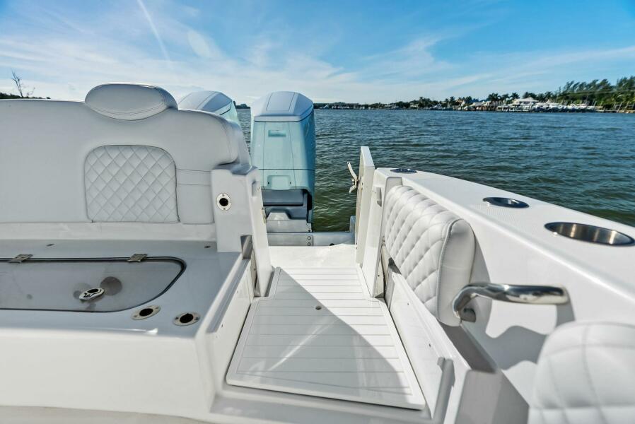 42' 2023 HCB 42 Lujo