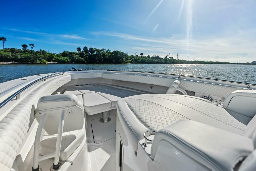 42' 2023 HCB 42 Lujo