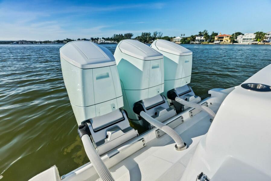 42' 2023 HCB 42 Lujo