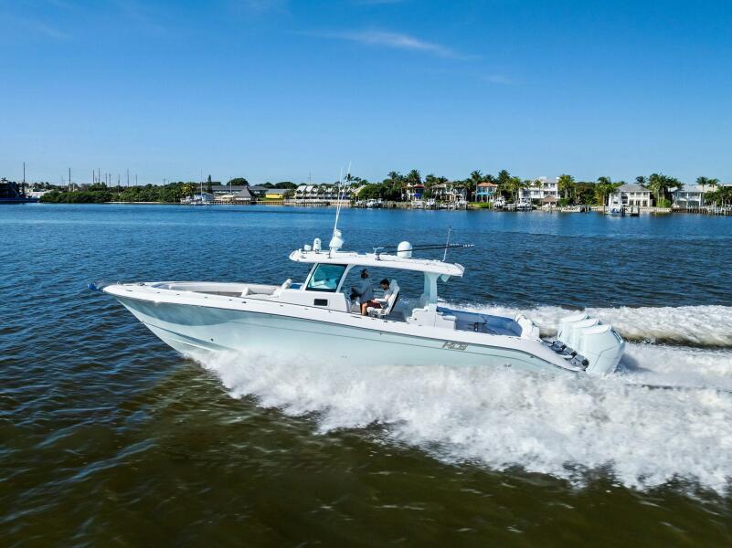 42' 2023 HCB 42 Lujo