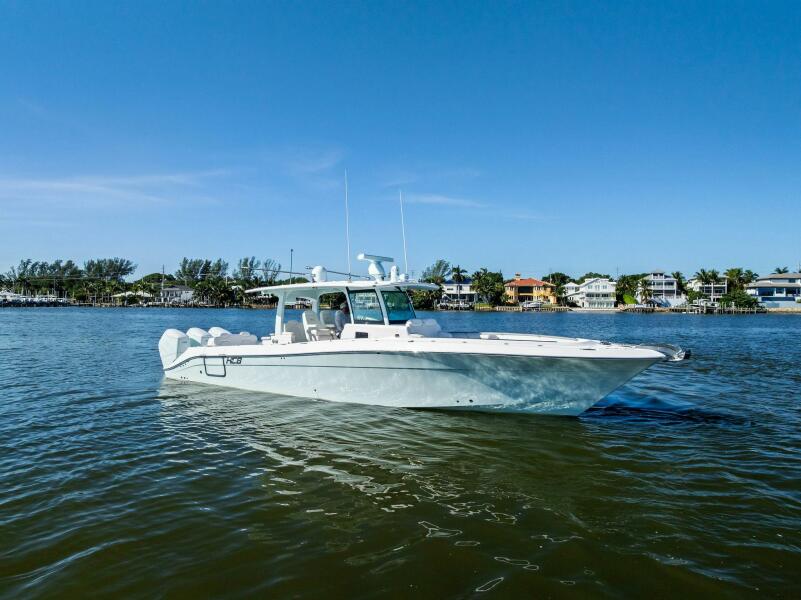 42' 2023 HCB 42 Lujo