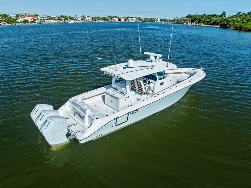 42' 2023 HCB 42 Lujo