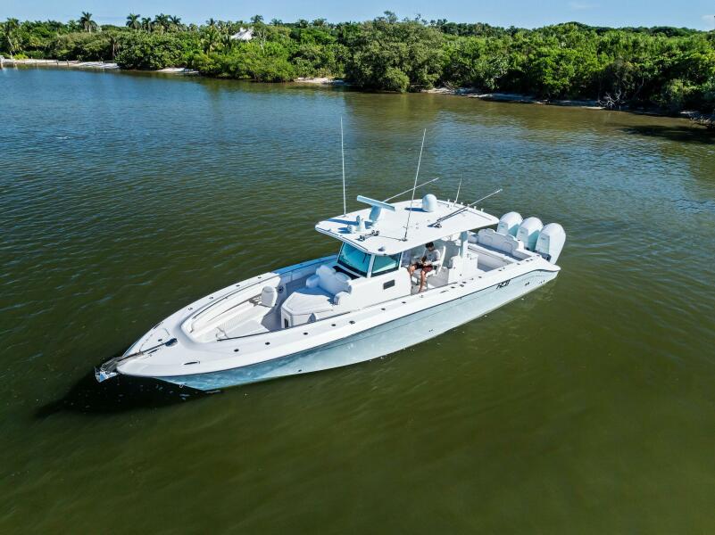 42' 2023 HCB 42 Lujo