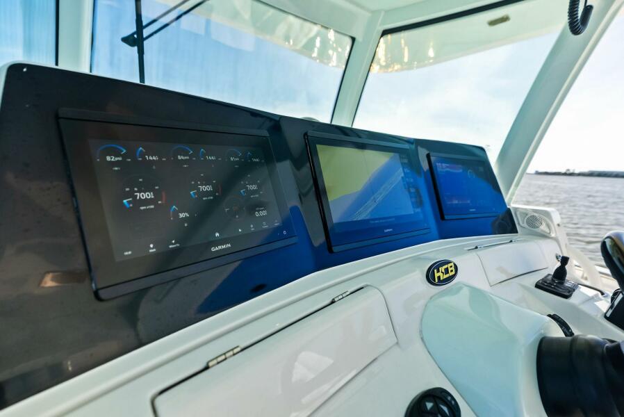 42' 2023 HCB 42 Lujo