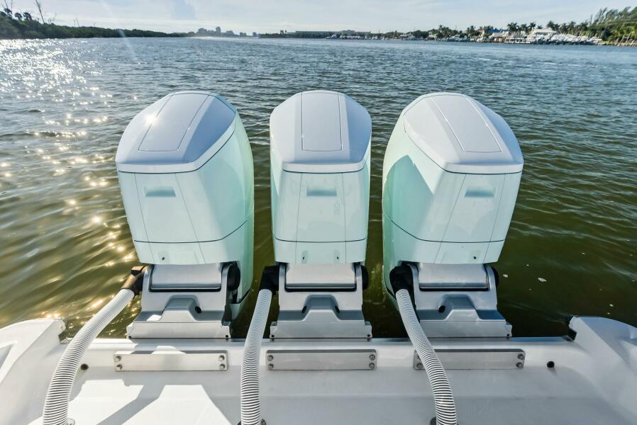 42' 2023 HCB 42 Lujo