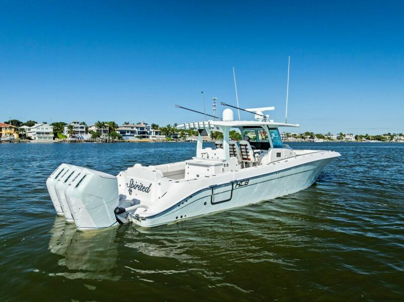 42' 2023 HCB 42 Lujo