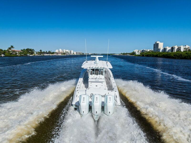 42' 2023 HCB 42 Lujo